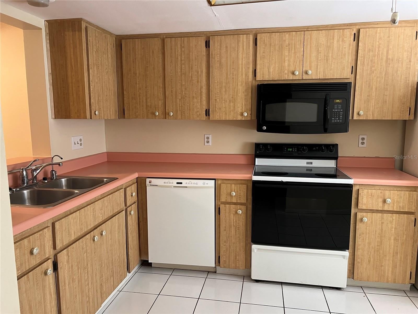 2225 LARK Circle W – photo 4