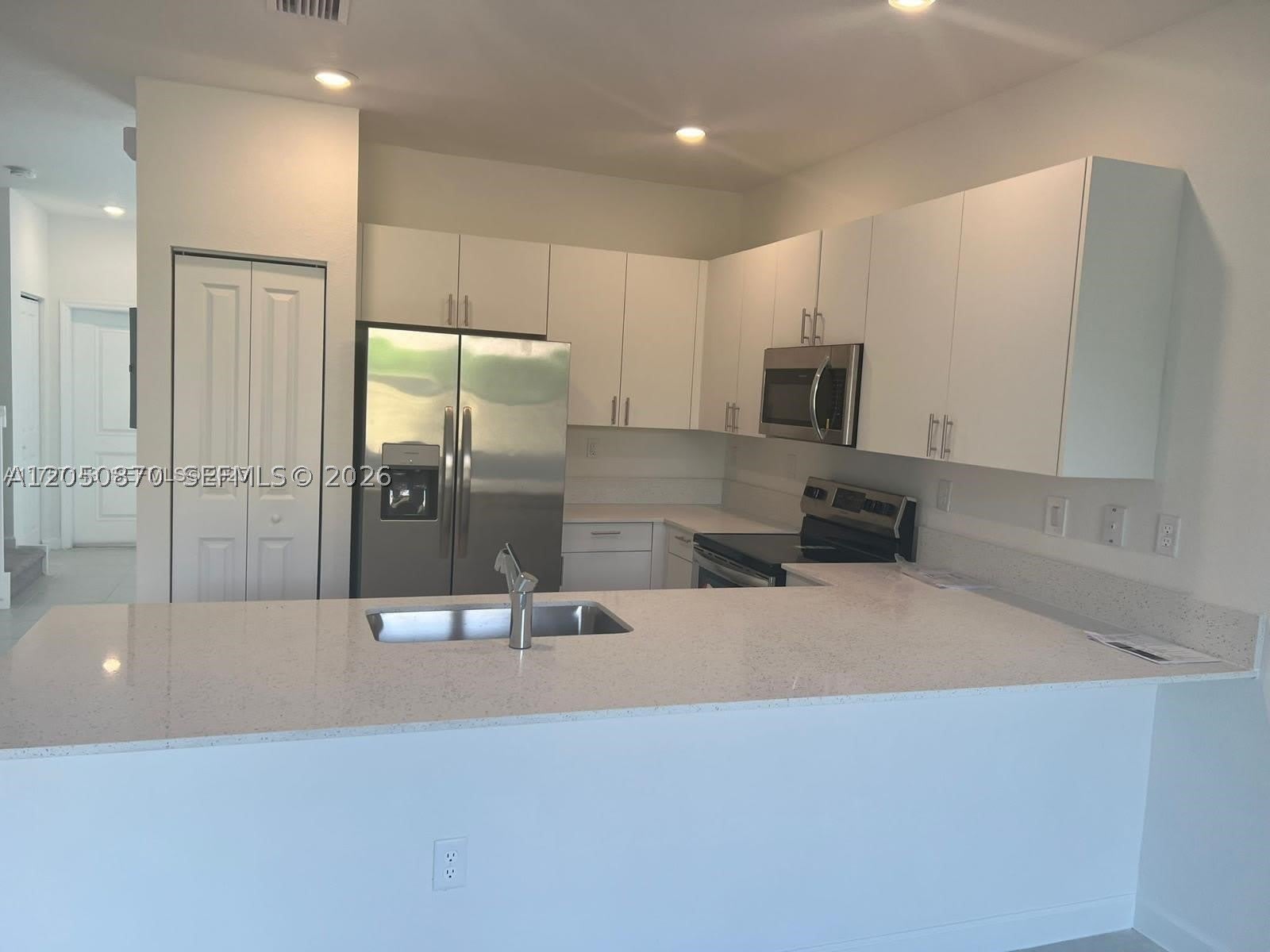 1642 SE 26th Ter – photo 2