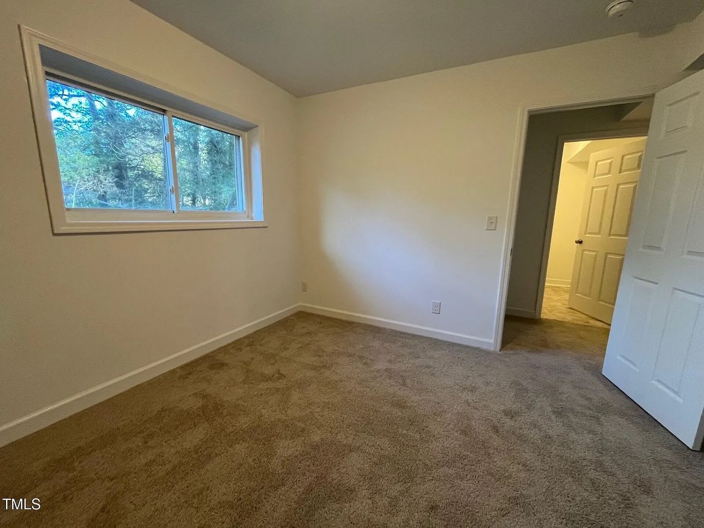 Room in 6 Bedroom Home at Forge Rd – photo 3