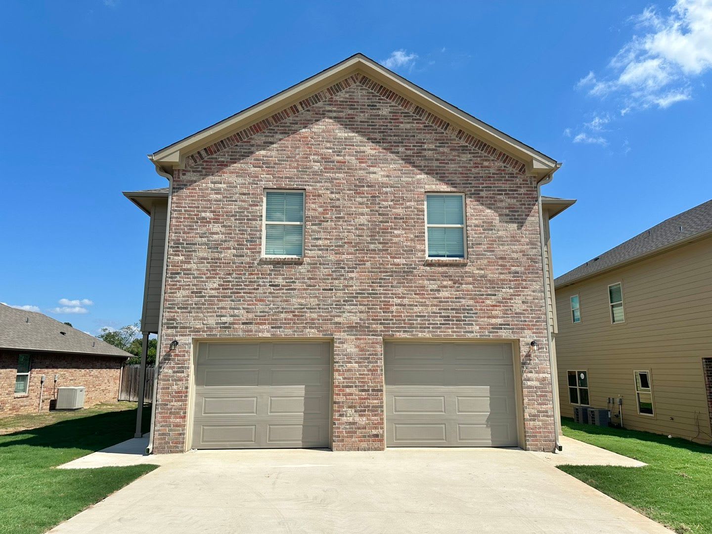 3 Bedroom 2.5 Bathroom Townhomes at Villa Rosa! – photo 2