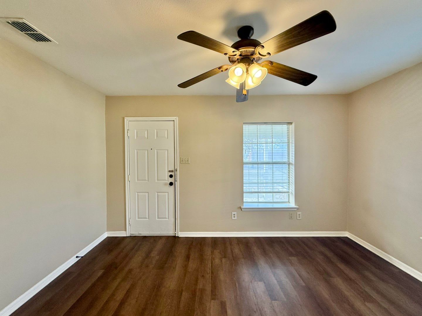 Tour Today! Adorable 2 Bedroom 1 Bath Home in West Tyler! – photo 3