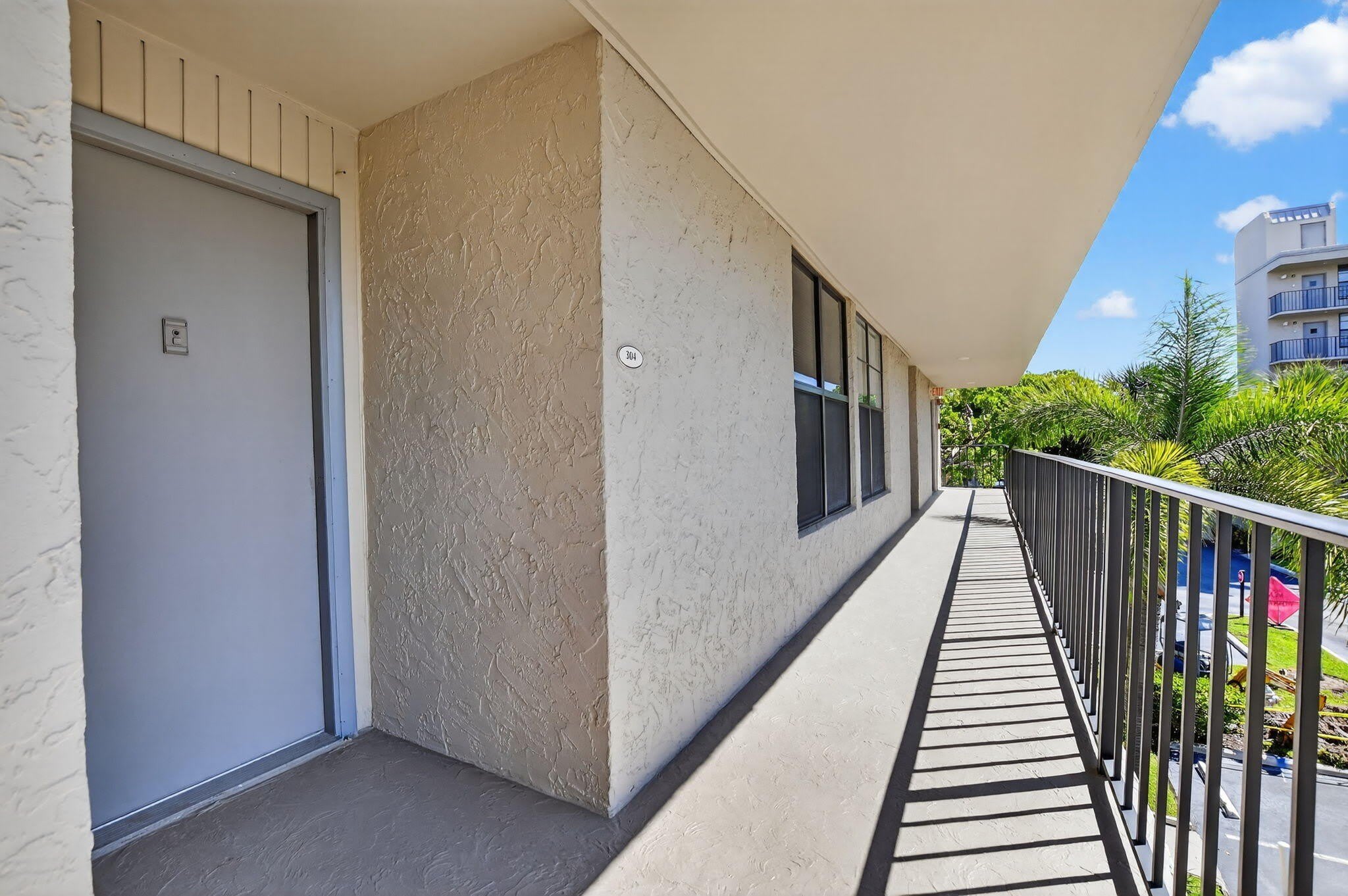 11 Royal Palm Way – photo 3