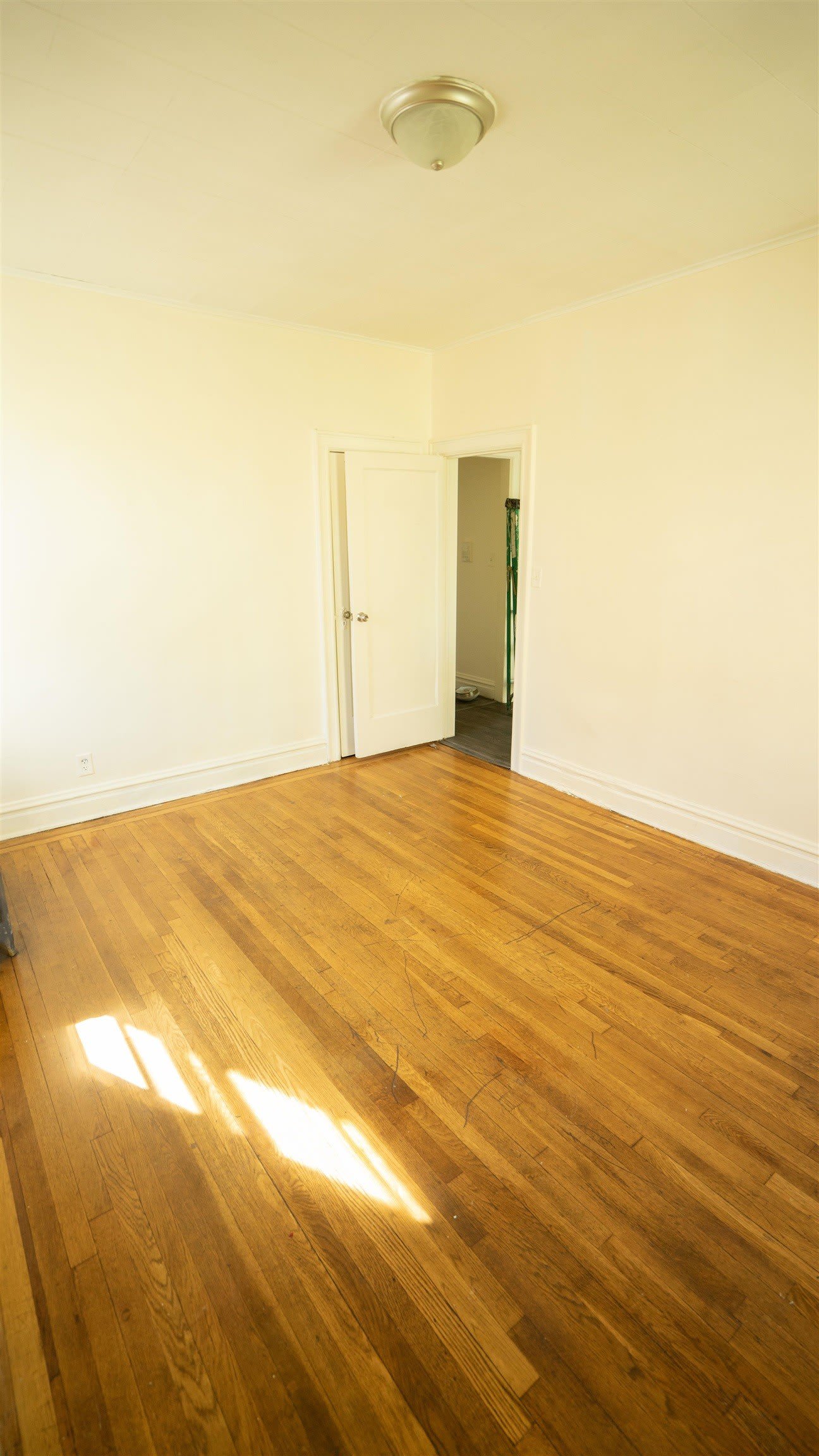 573 AVENUE E – photo 4