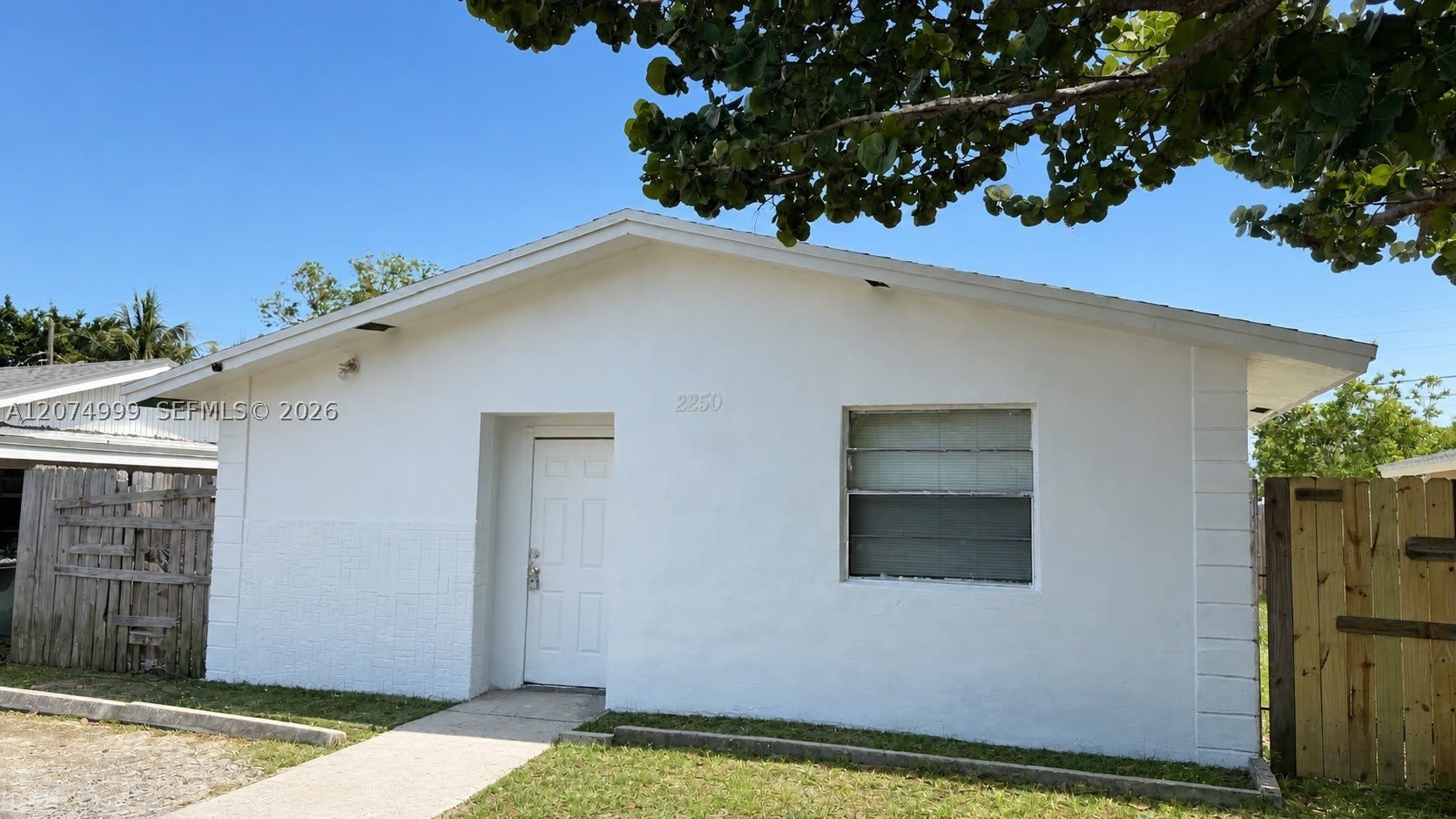 2250 NW 4th Ct – photo 2