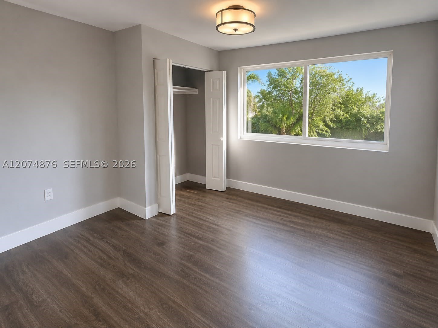586 NW 48th St – photo 2