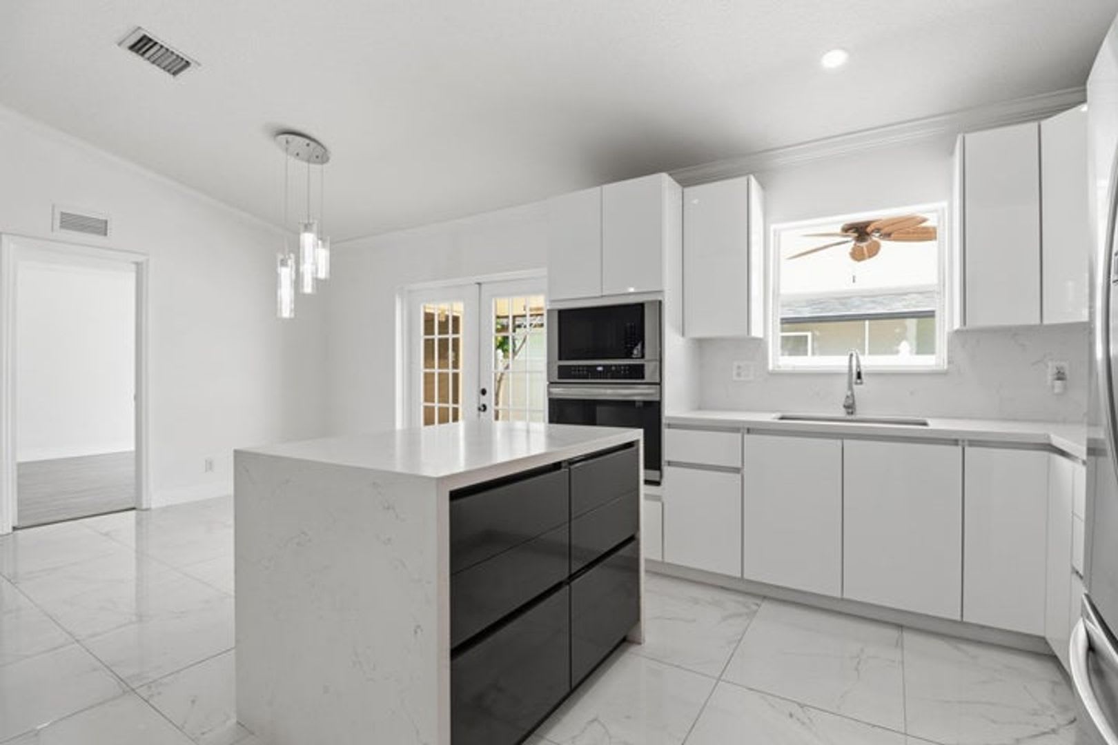 105 Vanessa Street, Palm Springs, FL 33461 – photo 2