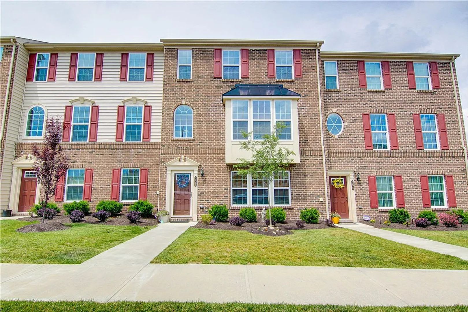 Beautiful 3-Bedroom, 2.5-Bath Townhome in Wexford available September 1! – photo 1