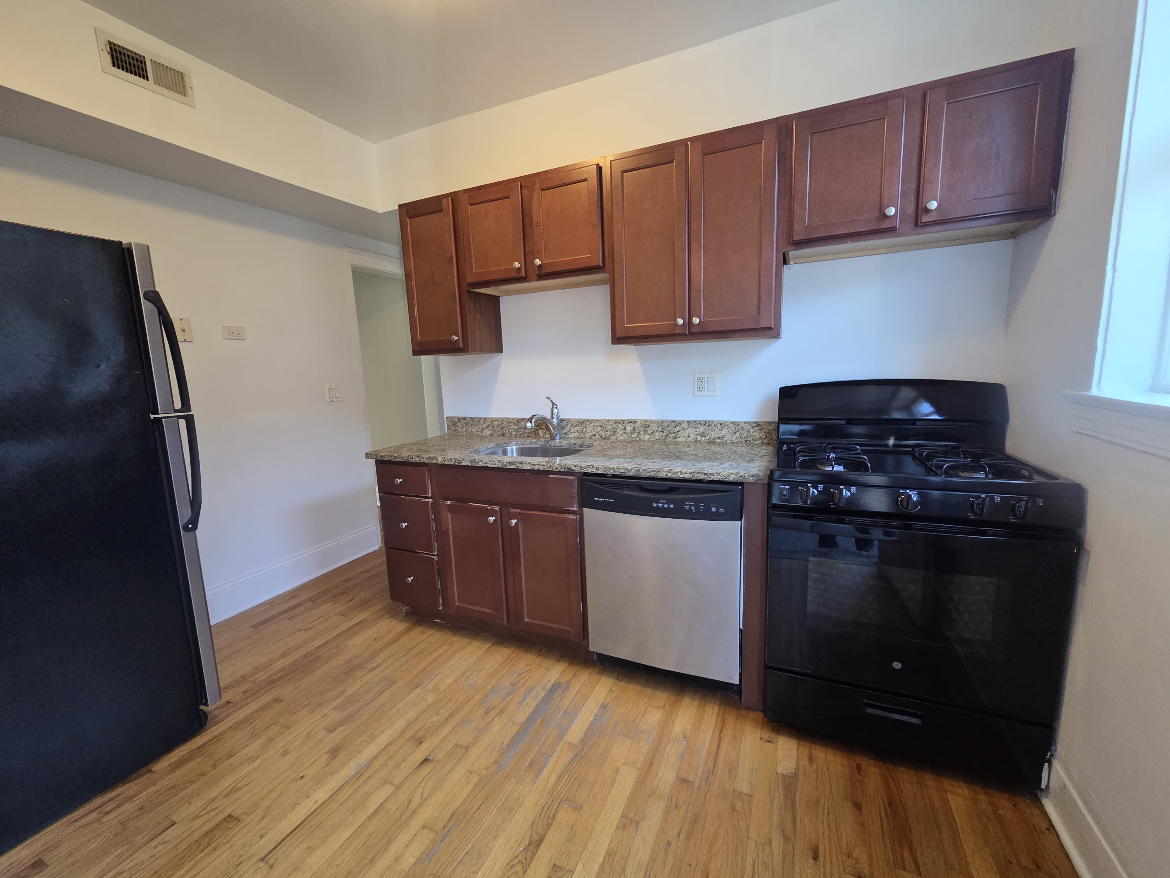 1627 W Farwell Ave – photo 3
