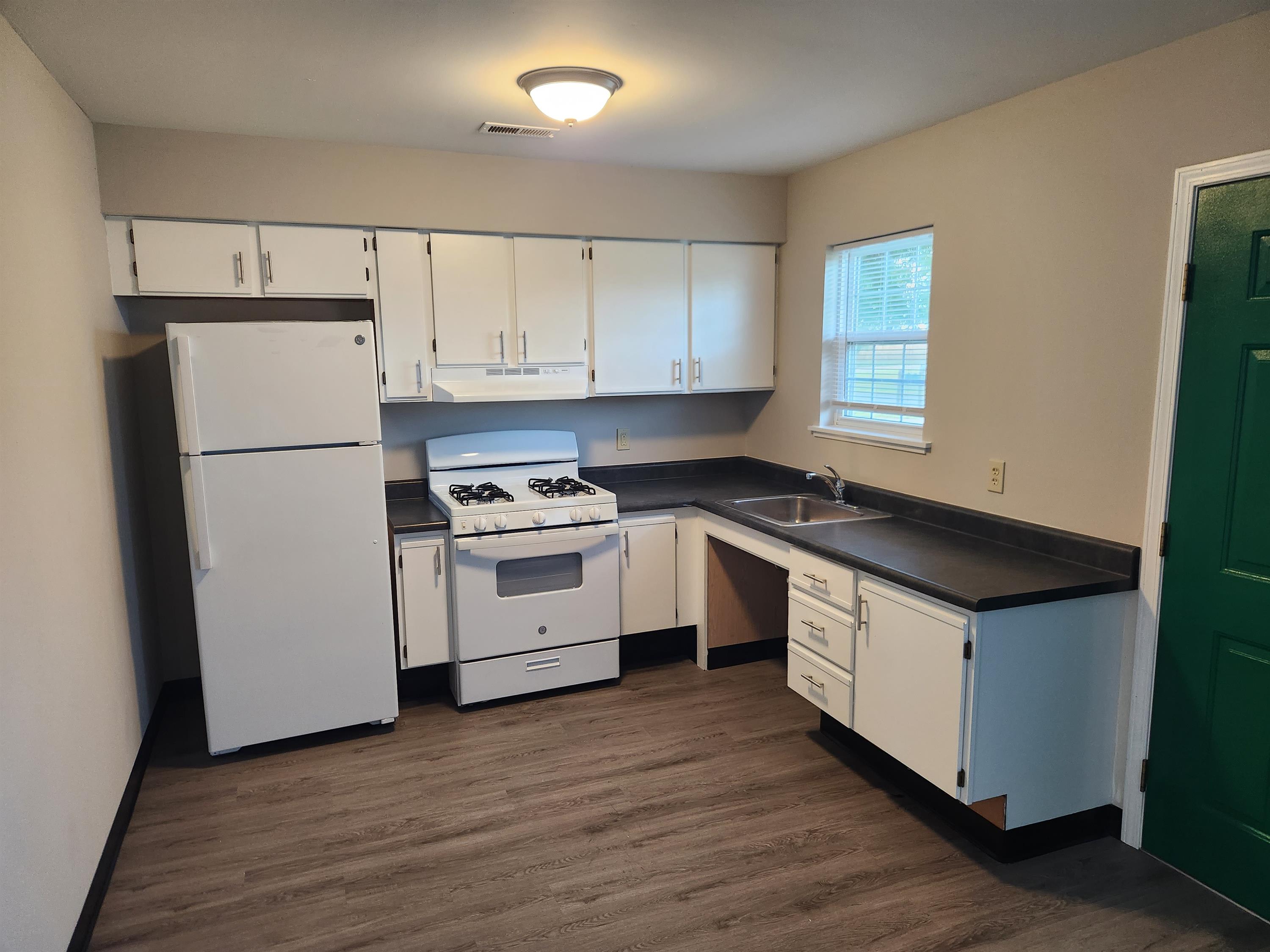 206 Nicholas Dr – photo 1