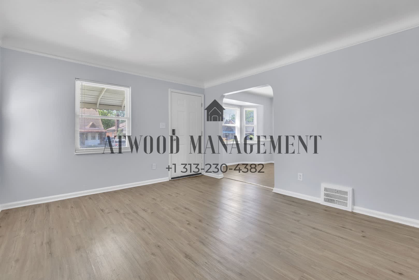This beautifully updated 3-bedroom, 2-bath single-family home is ready for move-in! – photo 2