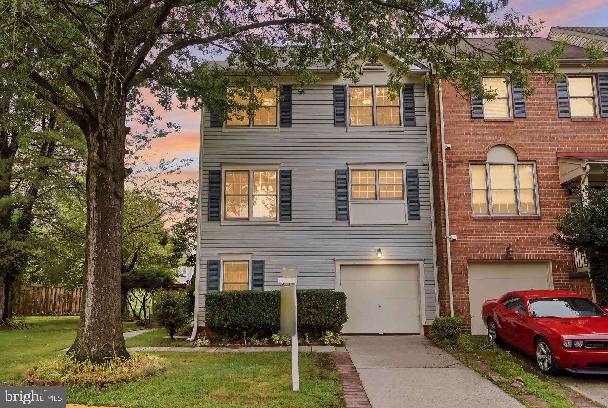 8715 DELCRIS Drive – photo 1