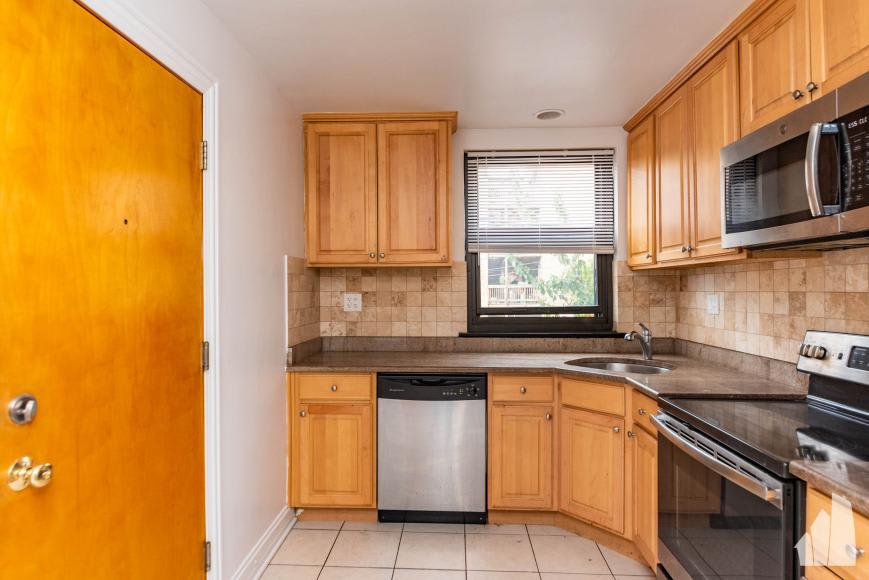 7320 N. Ridge Blvd – photo 4