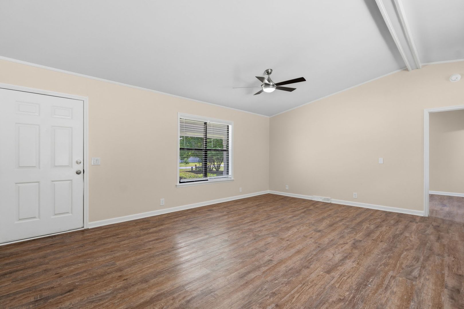 Beautifully Renovated 3-Bedroom Home with Fenced Backyard in Rincon – photo 4