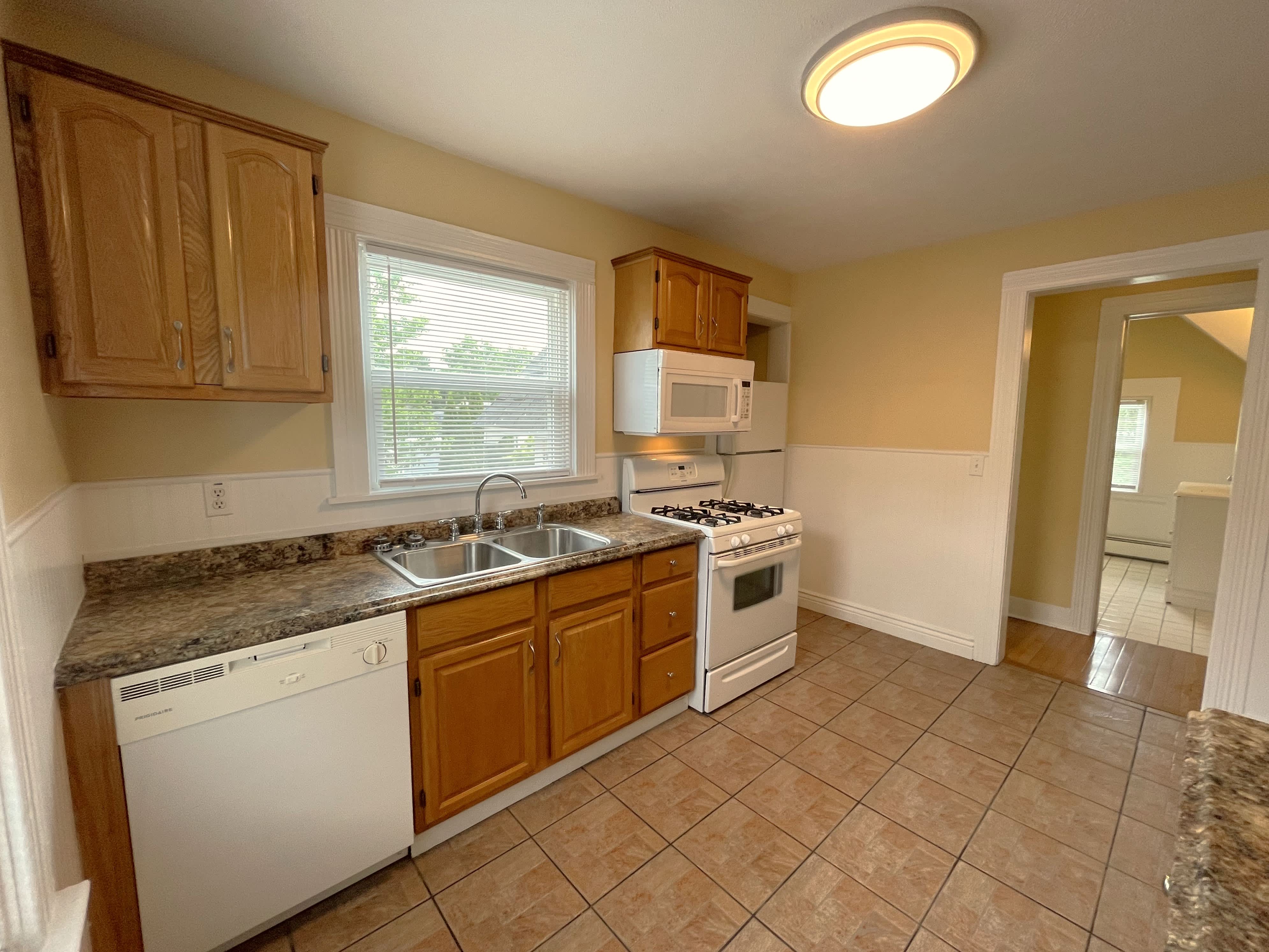 381 W 1St St – photo 3