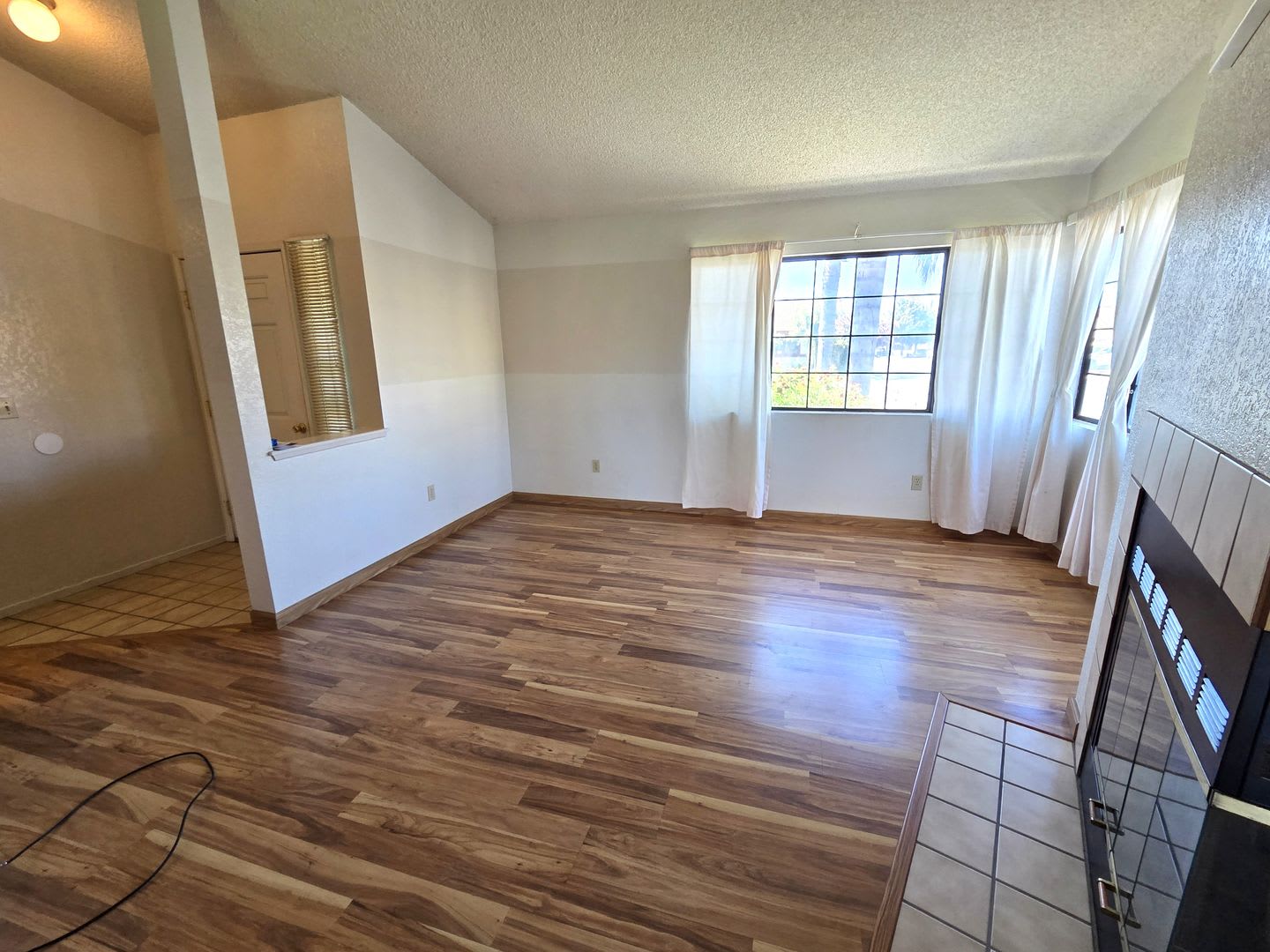 Beautiful 3 Bedroom 2 Bath Home in Gated Community – photo 3