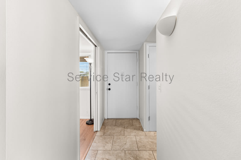 4050 E Cactus Rd – photo 3