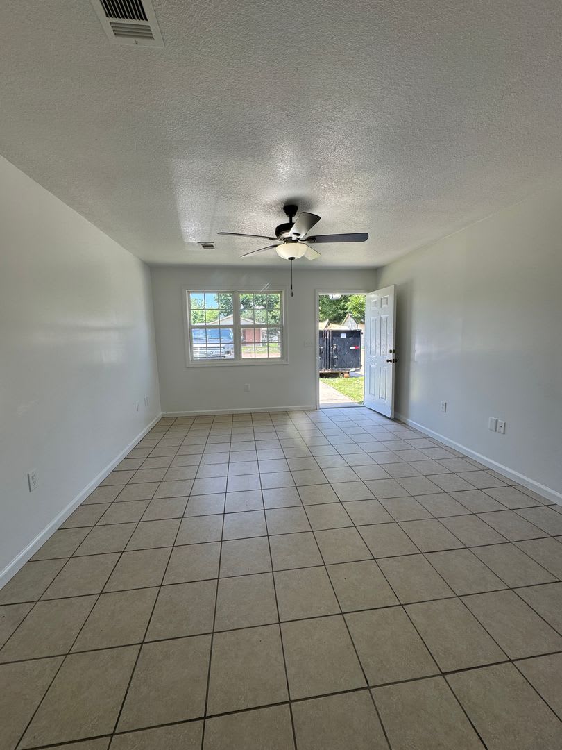 2 BED / 1 Bath Apartment in Truman. READY NOW! – photo 4
