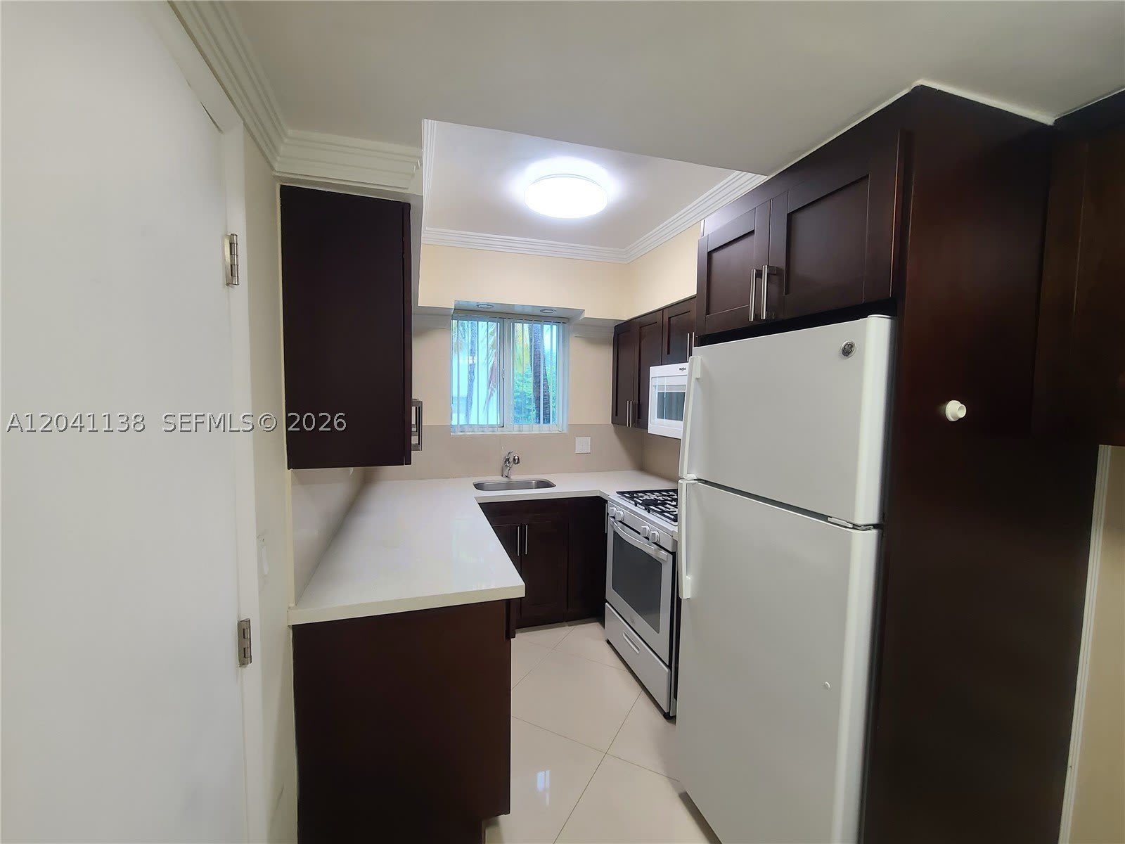 220 Collins Ave – photo 3