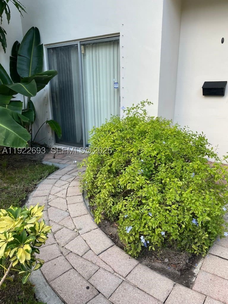 3141 N Palm Aire Dr – photo 3
