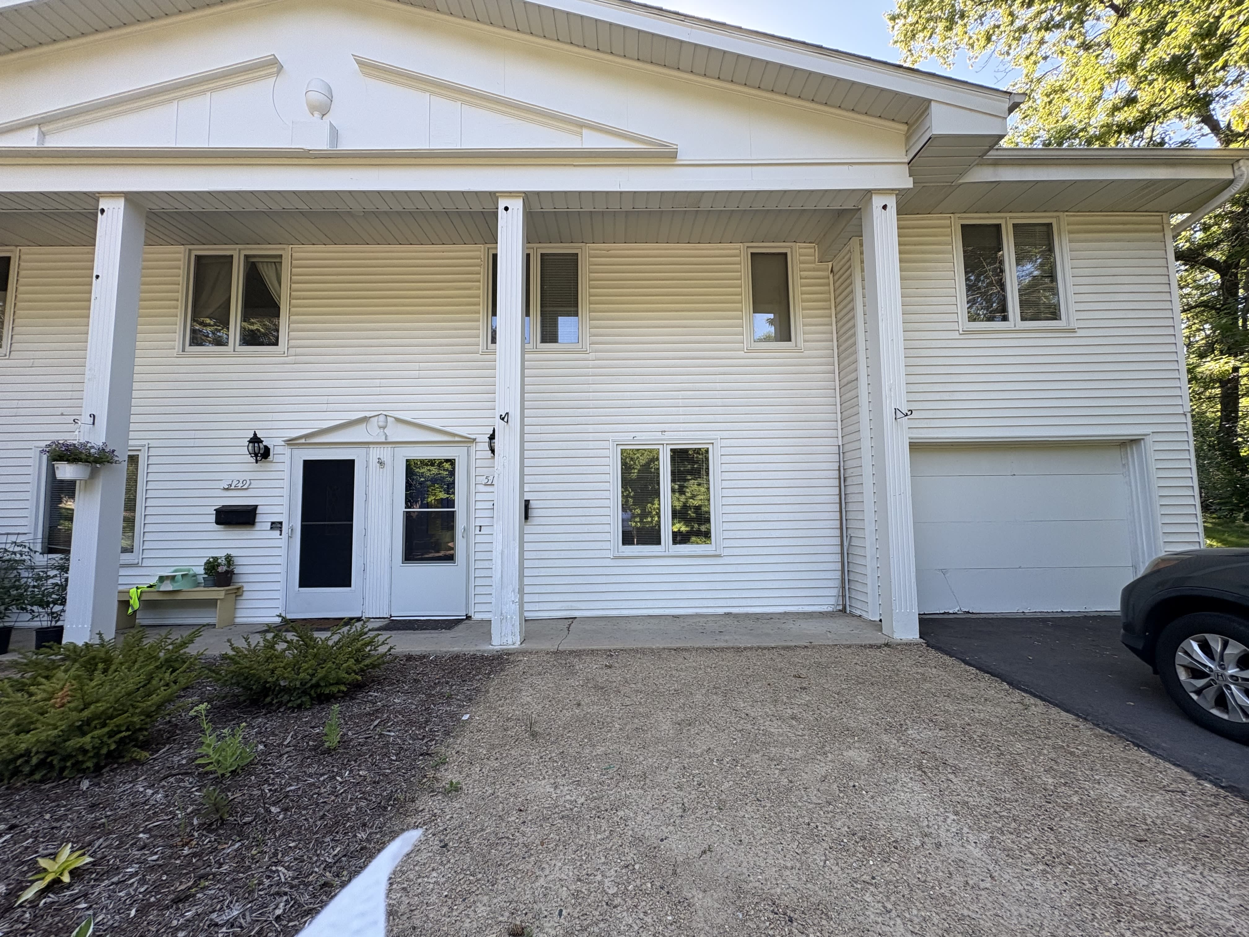 5131 Oxford Ave – photo 1