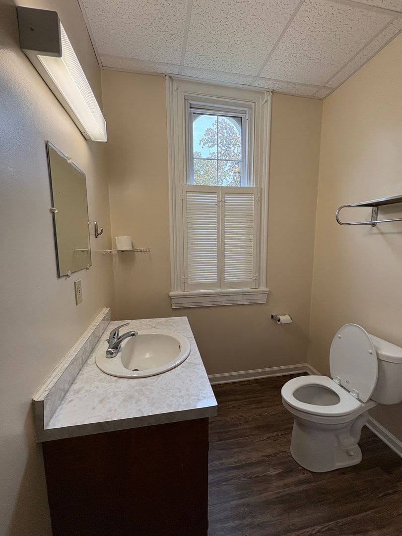 Apartment Located Inside Beautiful Historcal Home In Lynchburg – photo 5