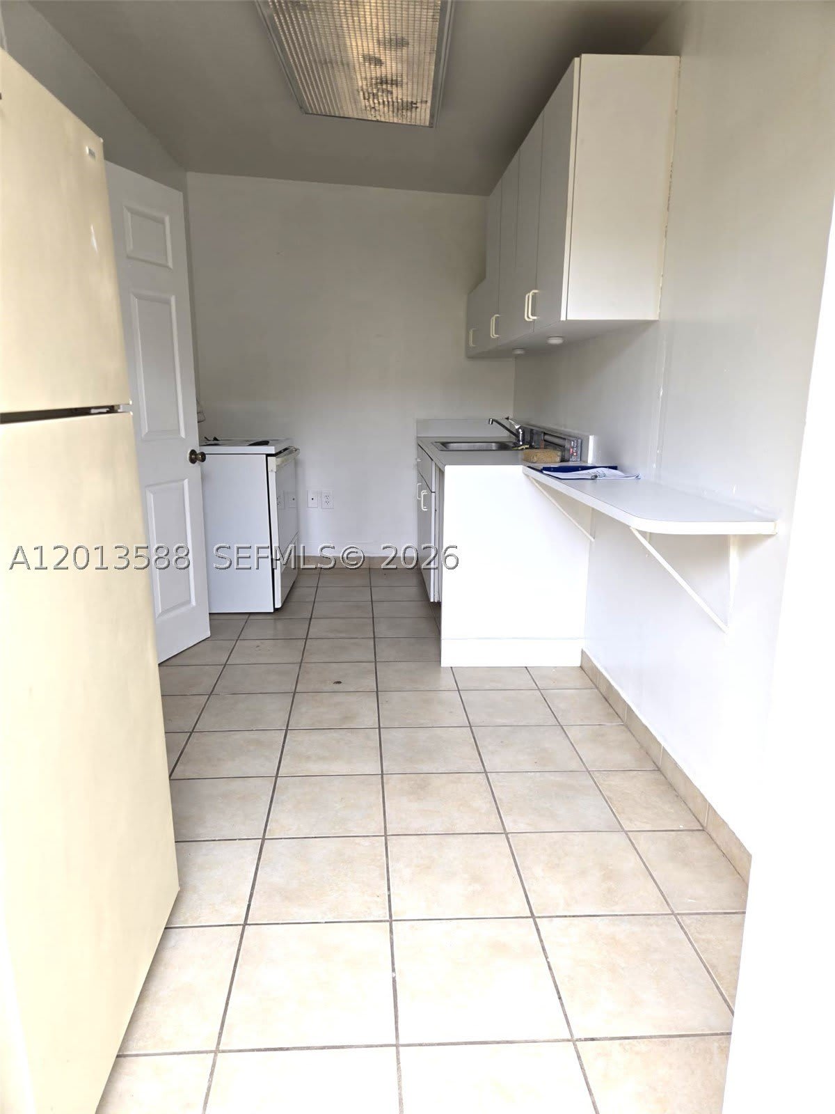 4610 SW 40th St – photo 3