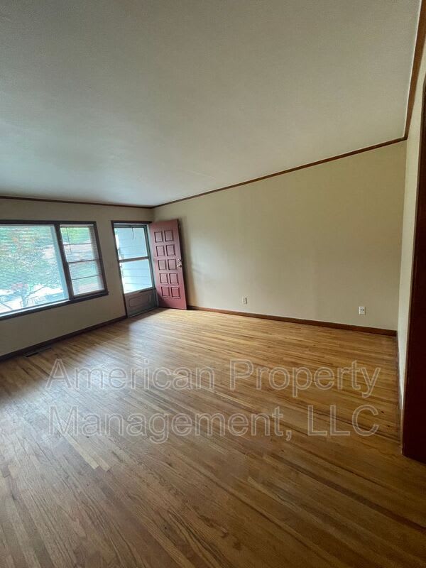 4941 S. Detroit Ave. – photo 3