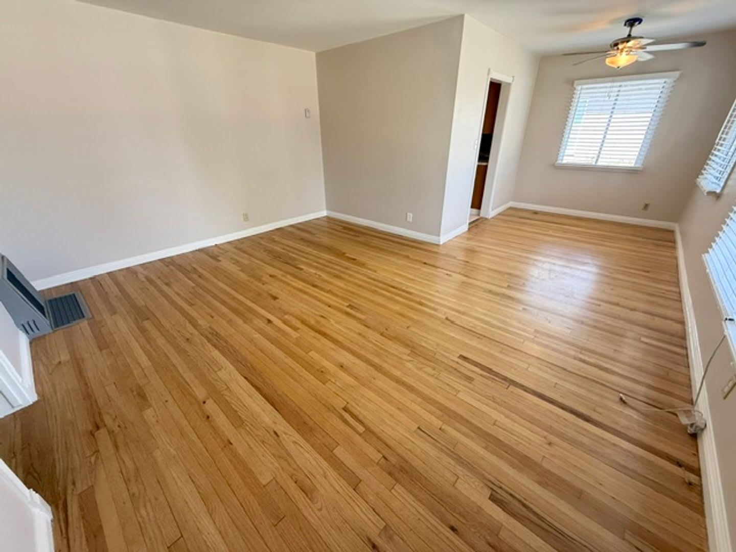 LAKEWOOD--- STEPS TO HEARTWELL PARK! 3BR/1BA $3975mo – photo 2