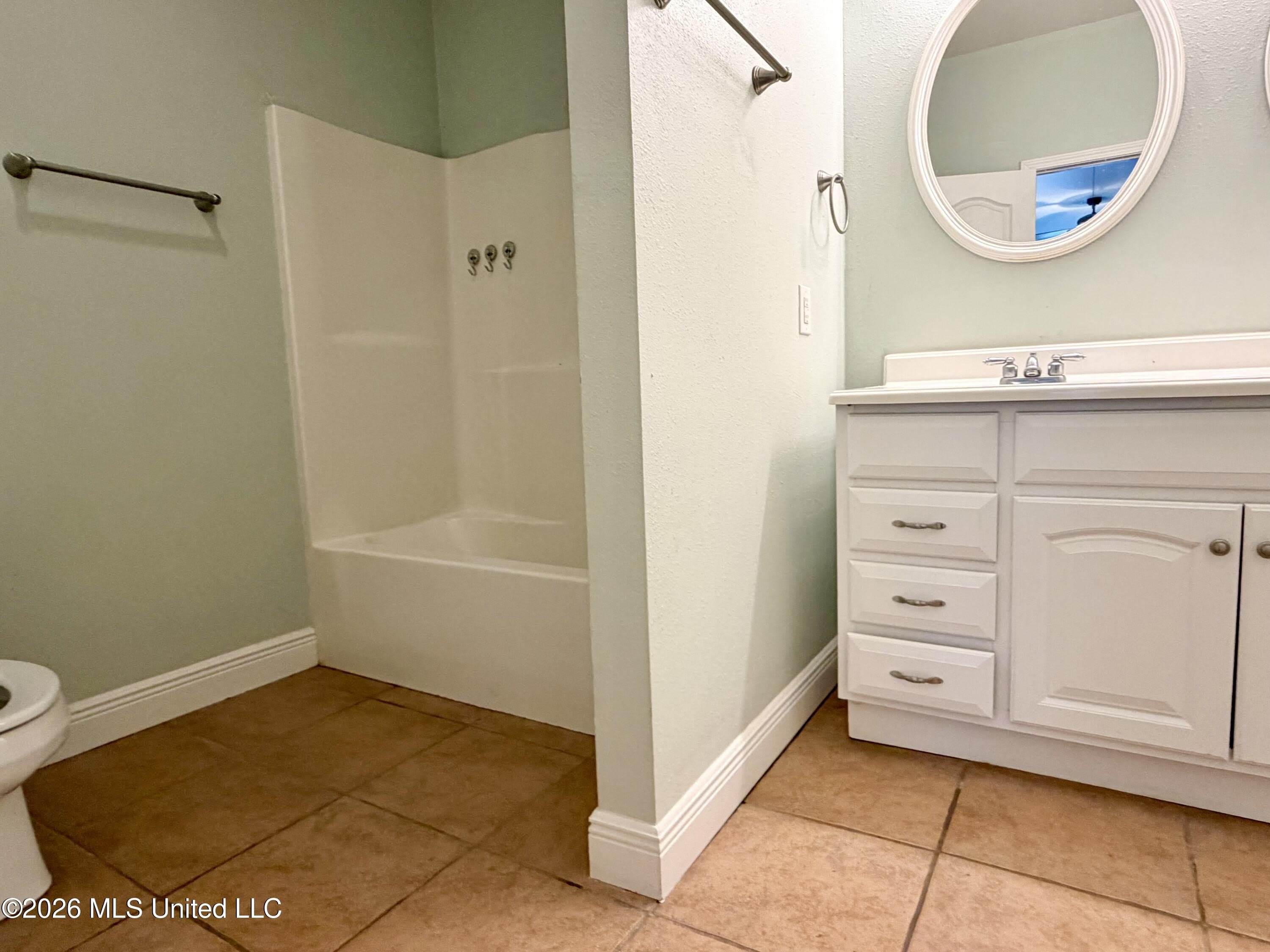 2068 Bienville Avenue – photo 4