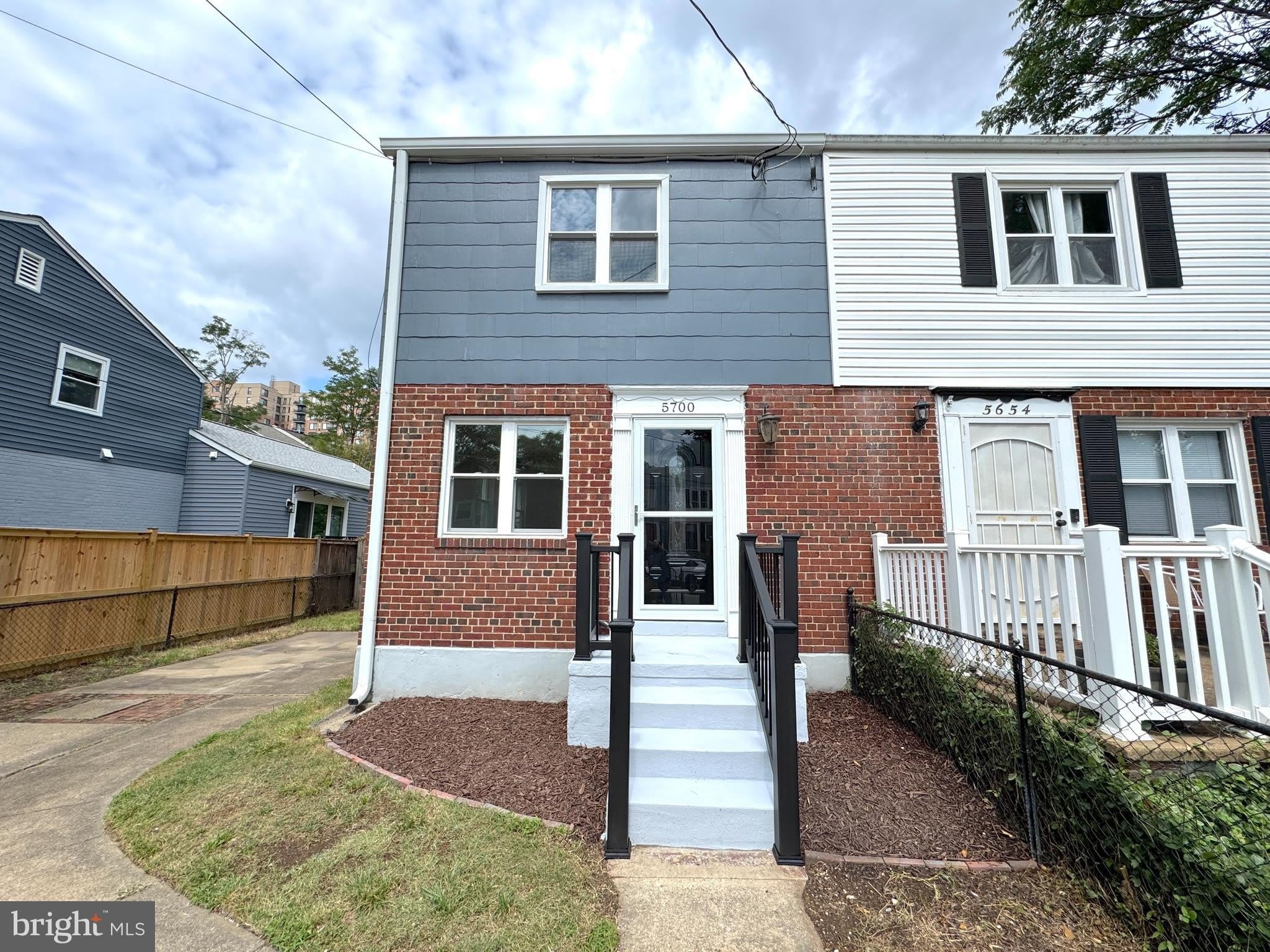 5700 FENWICK Drive – photo 2
