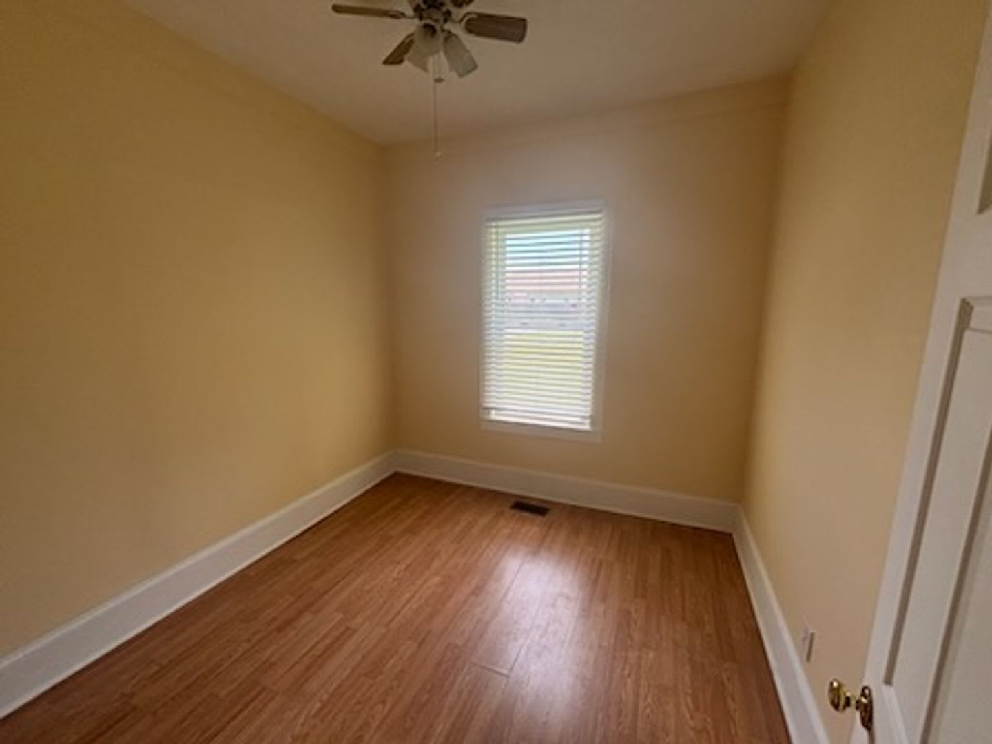 3916 Middle St – photo 5