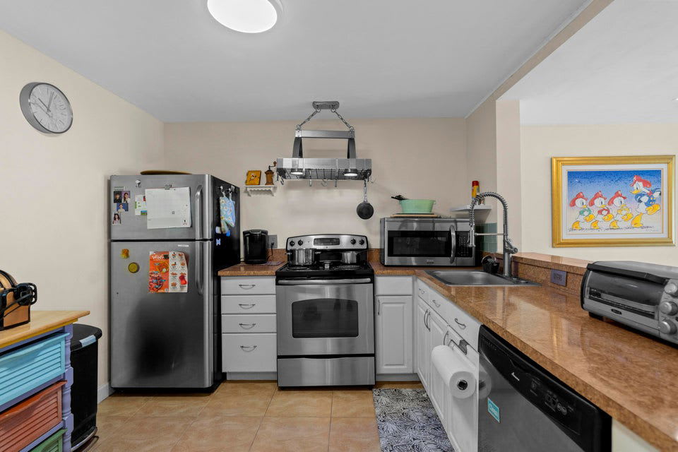 300 Northeast 26th Avenue – photo 5