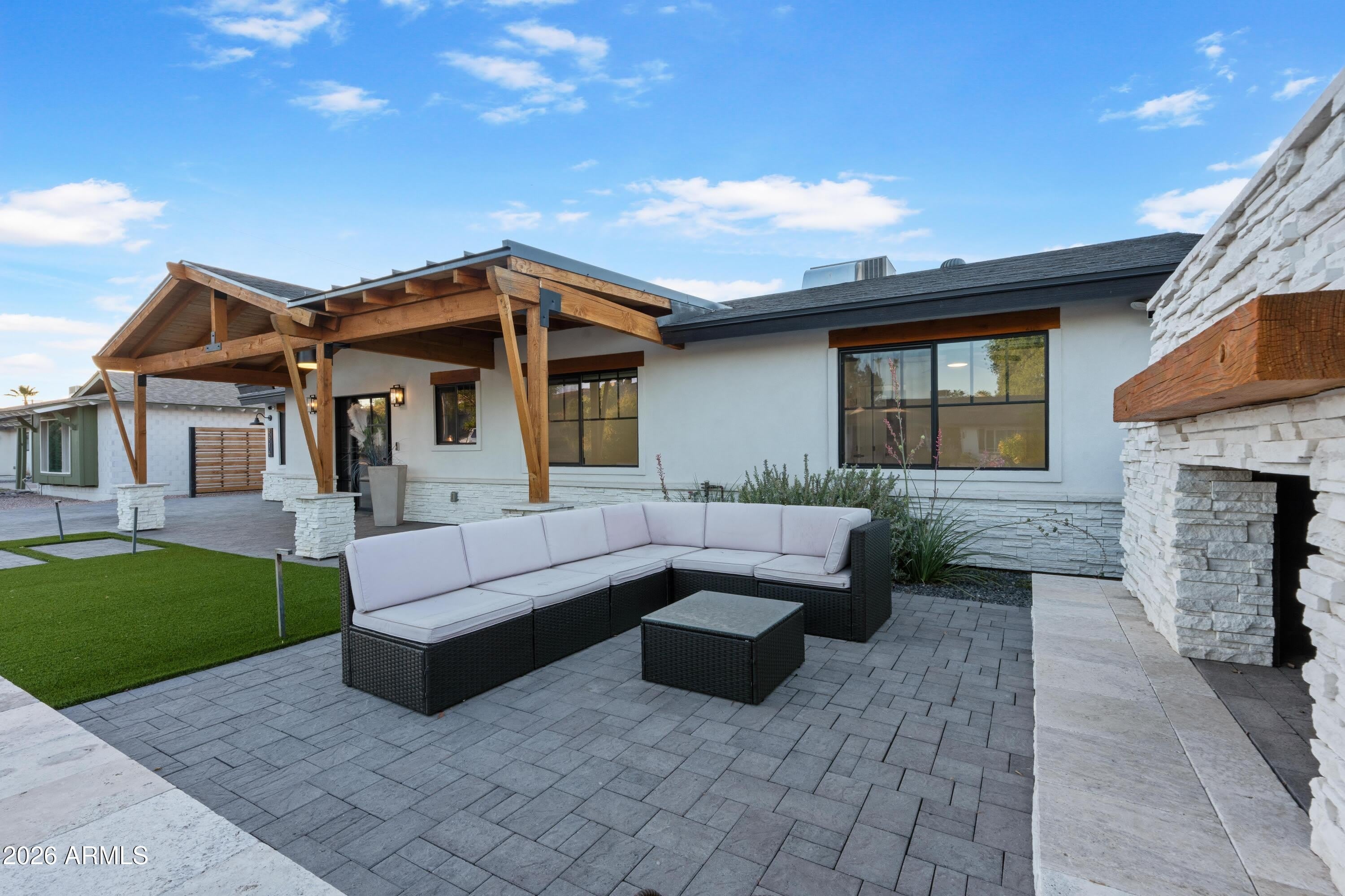 8614 E HIGHLAND Avenue – photo 5