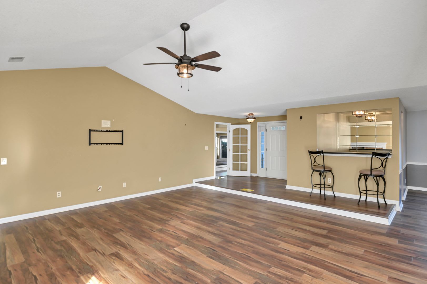 Charming 3-Bedroom, 2 bathHome in Columbia — $2,200/Month! – photo 4