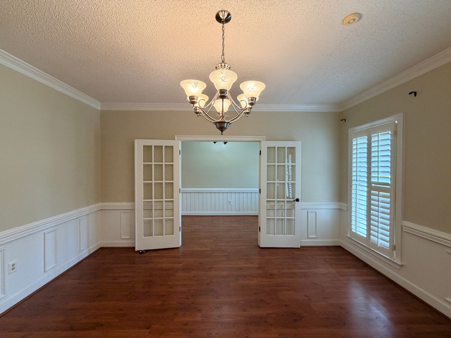 Stunning 4Br 2Ba Home With Massive Bonus Room Sunroom Fenced Yard – photo 5