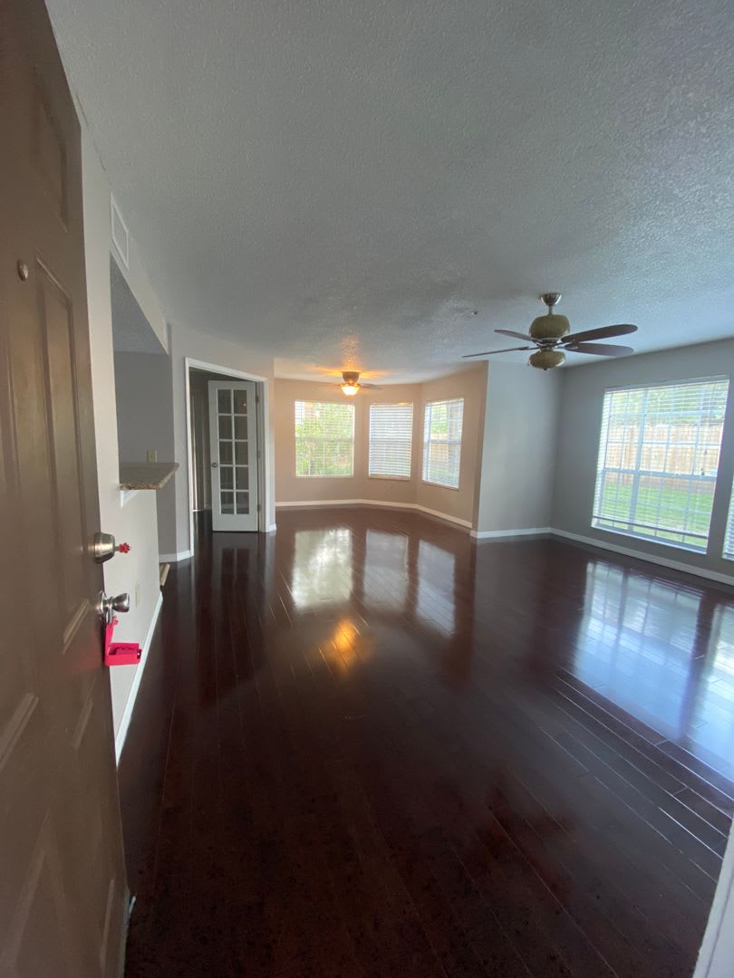 Gorgeous 3 bedroom 2 bath Will Not Last ( FIRST FLOOR ) – photo 2