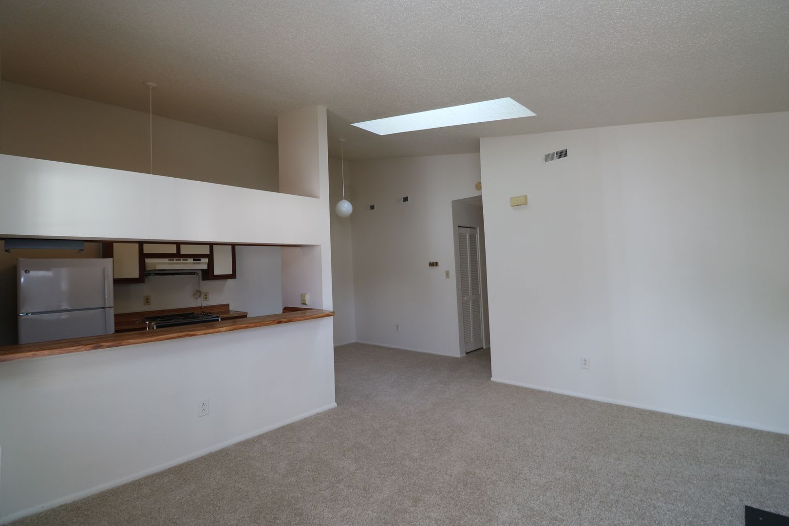 2 bedroom 1 bath condo near Town Center in Virginia Beach! – photo 4
