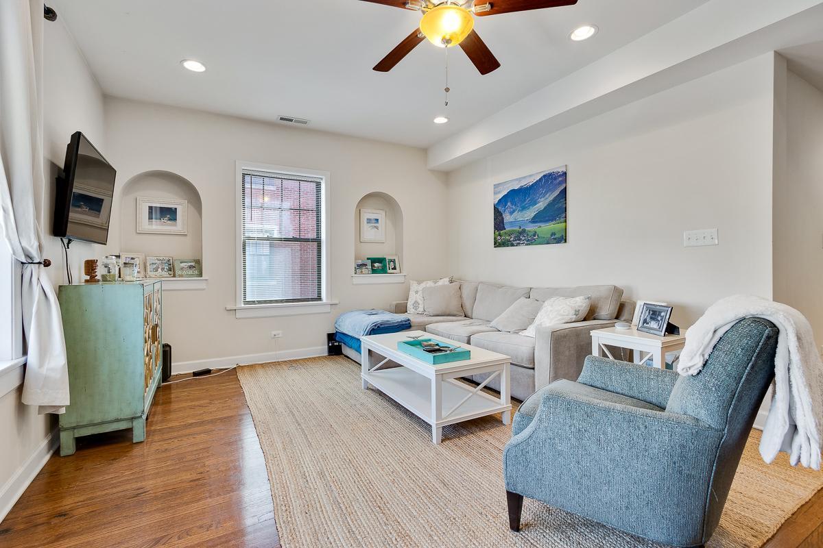 1829 W Leland – photo 2