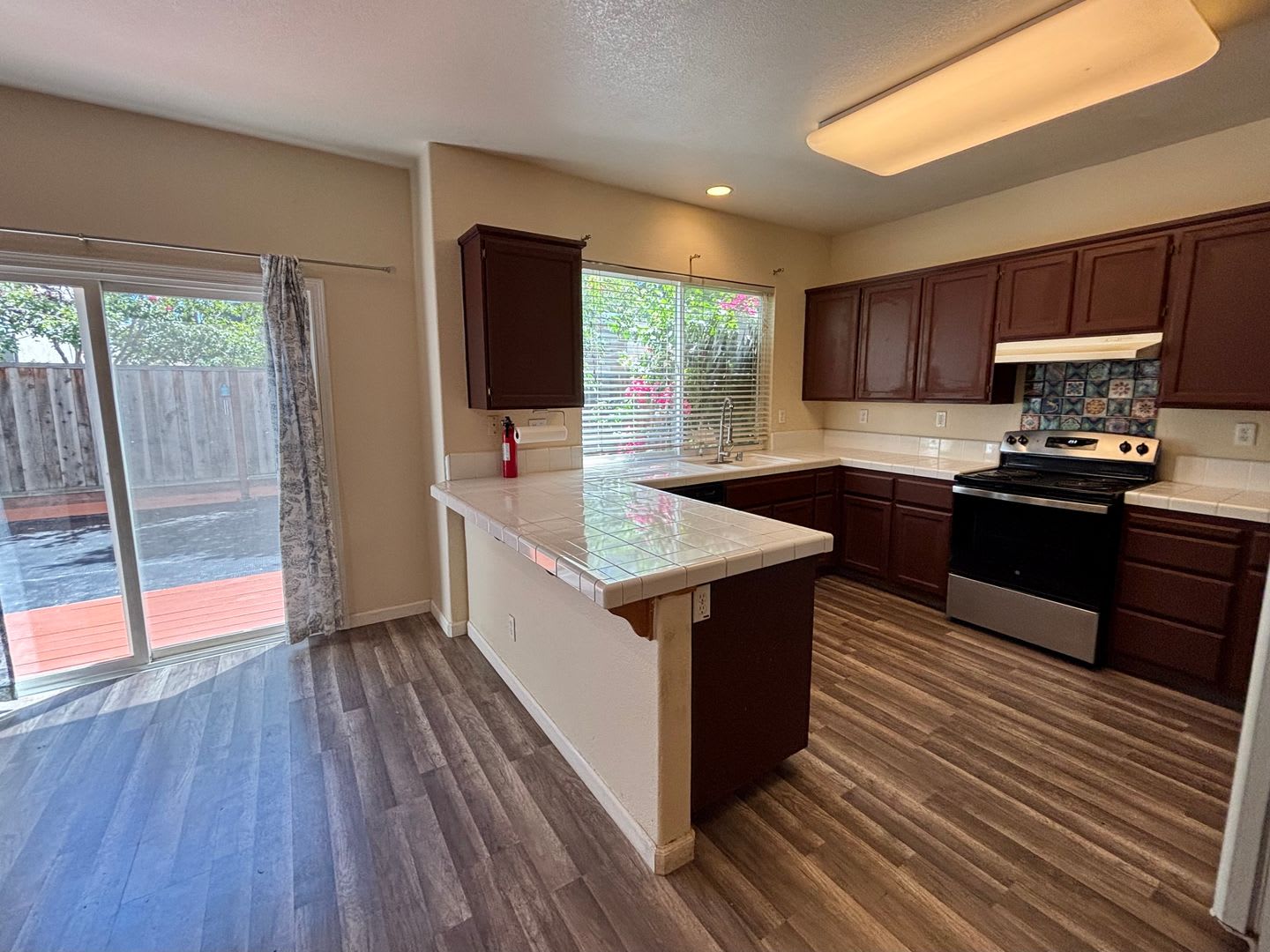Charming 3 Bedroom 2 5 Bath Home – photo 5