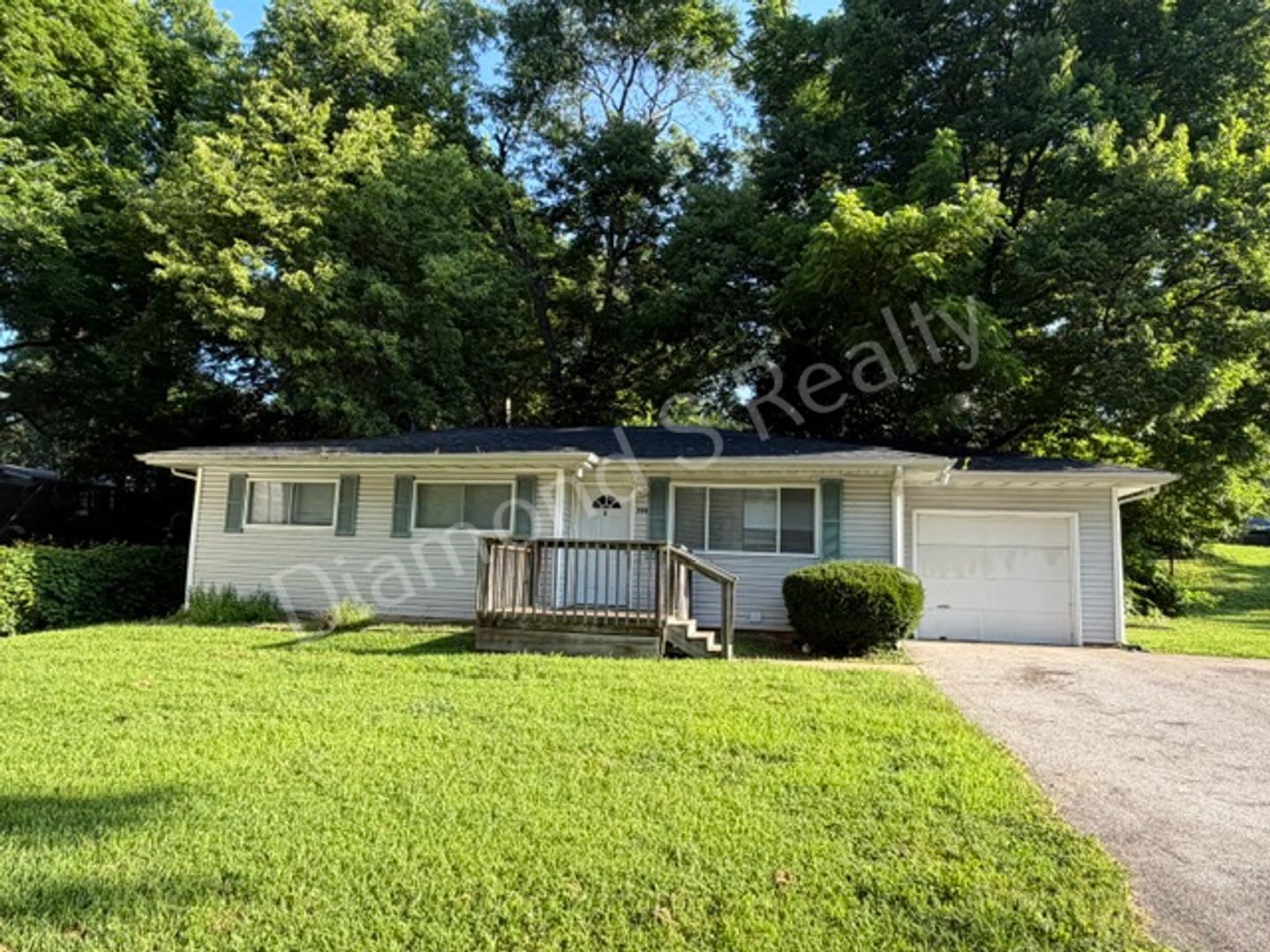 Charming 3-Bedroom in Southeast Springfield Location! – photo 3