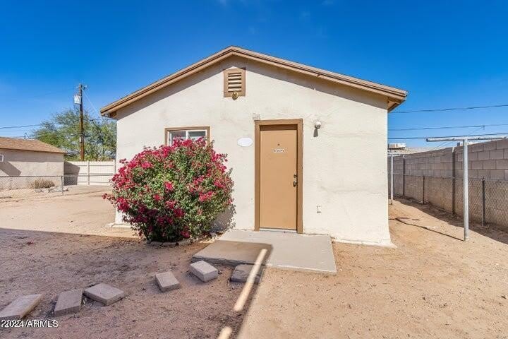 412 W 9th Street – photo 1