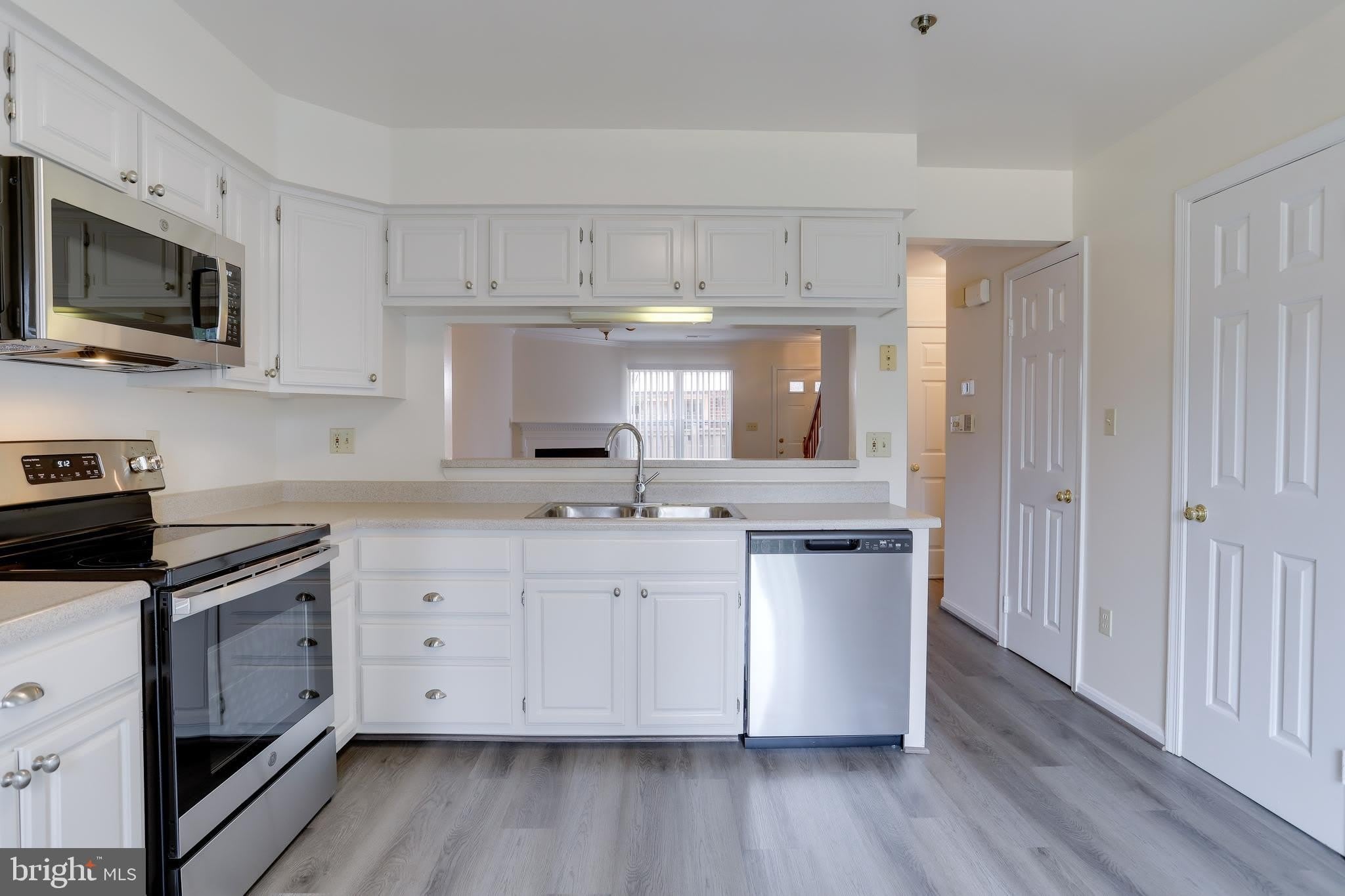 3050 S GLEBE Road – photo 3