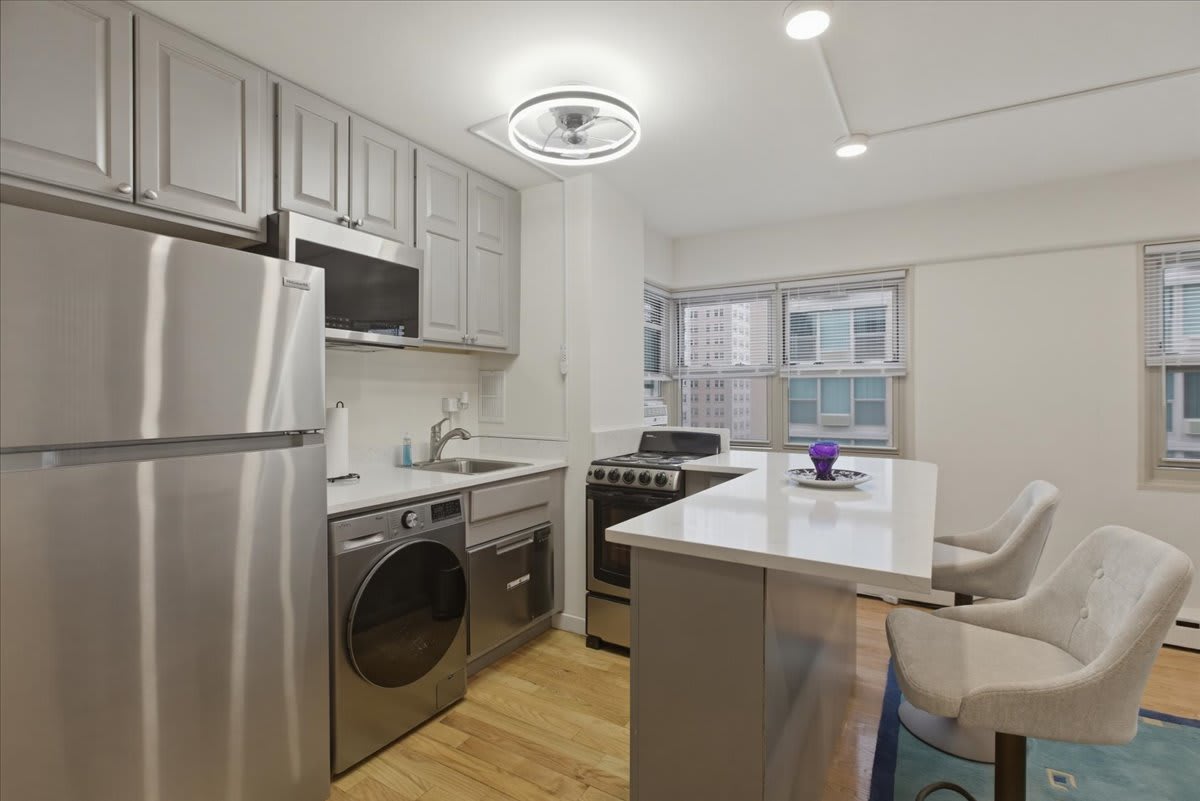 5630 North Sheridan Road – photo 1