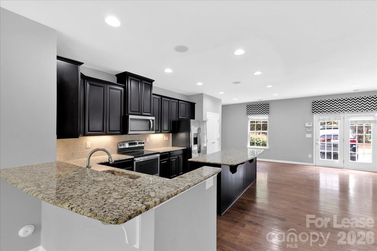 1935 Fleetwood Drive – photo 4