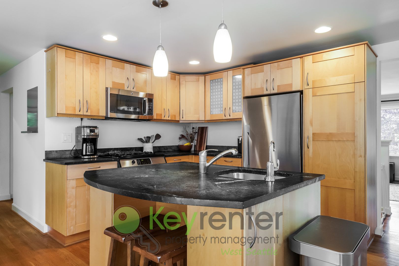 Beautiful 4-Bed, 2.5-Bath with Outdoor Living Perks – photo 2