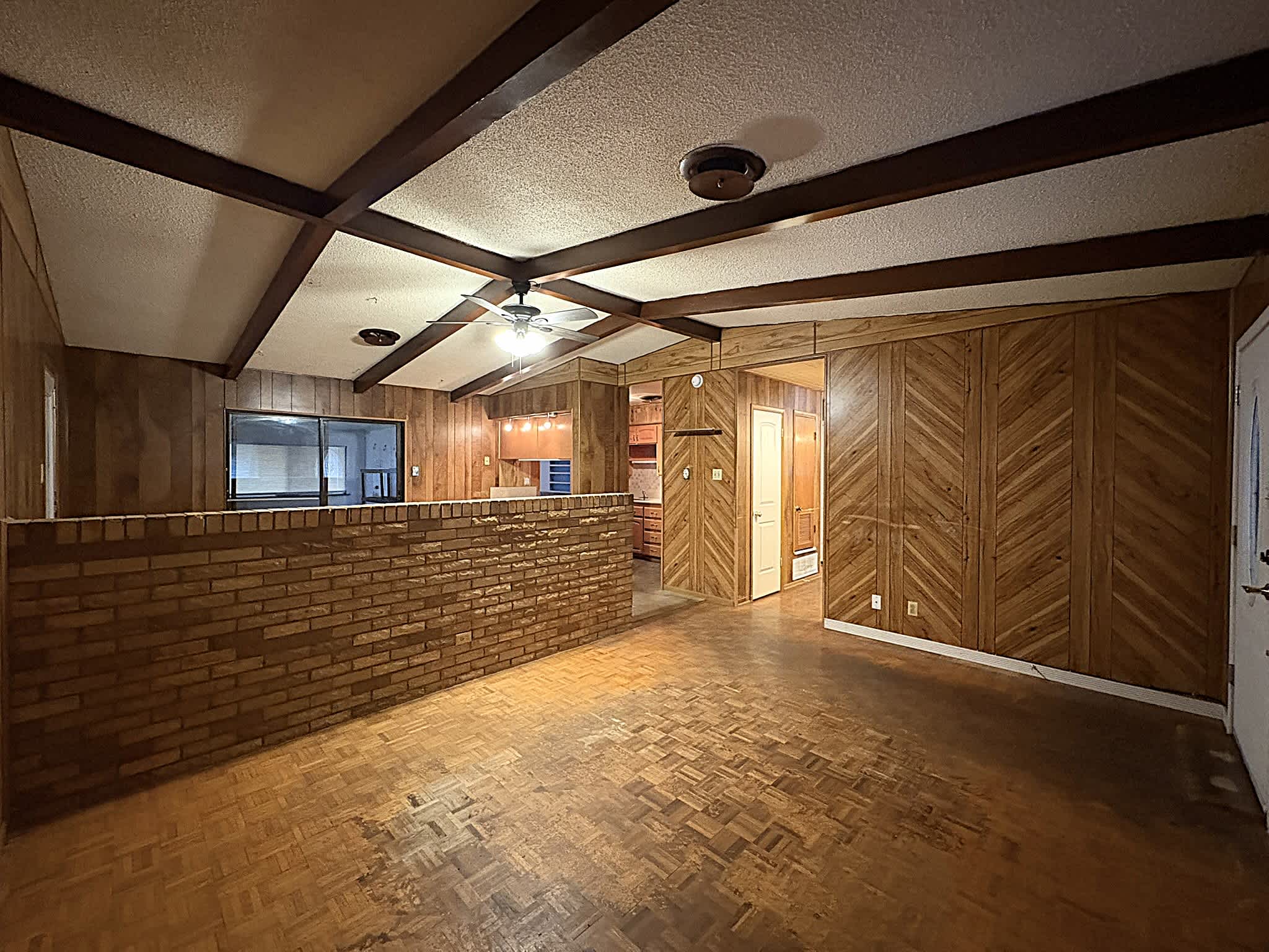 1313 Elia St – photo 5