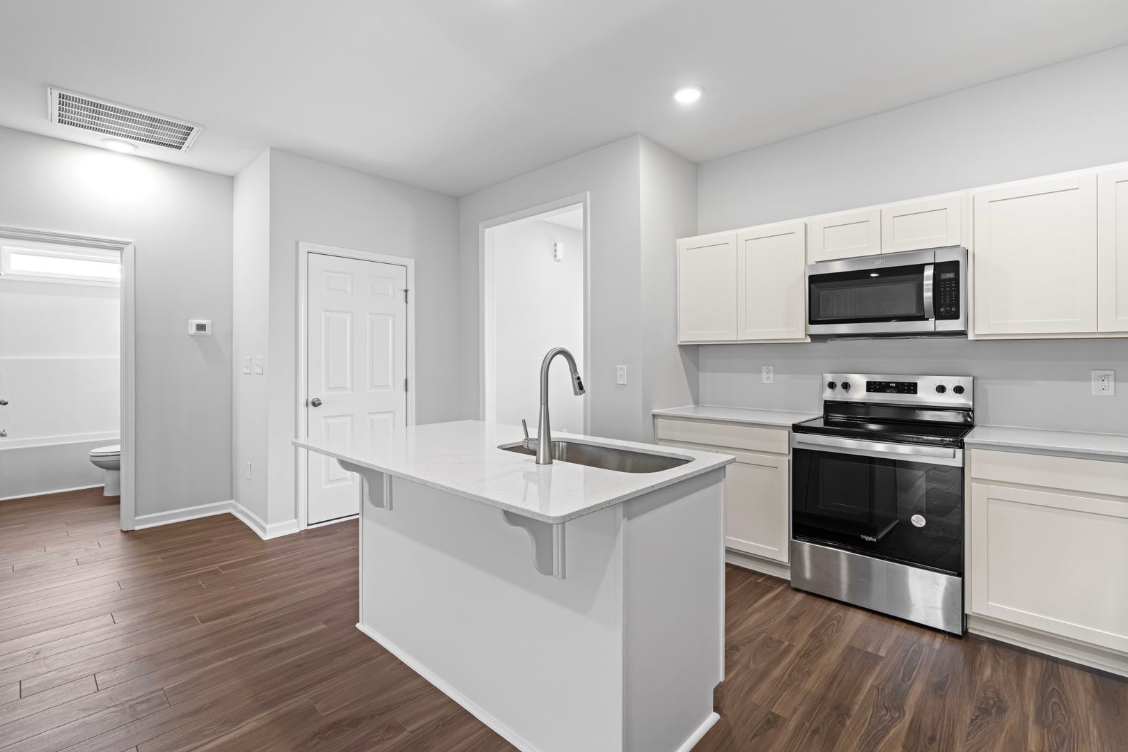 3 Bedroom Triplex in Smithfield! – photo 3
