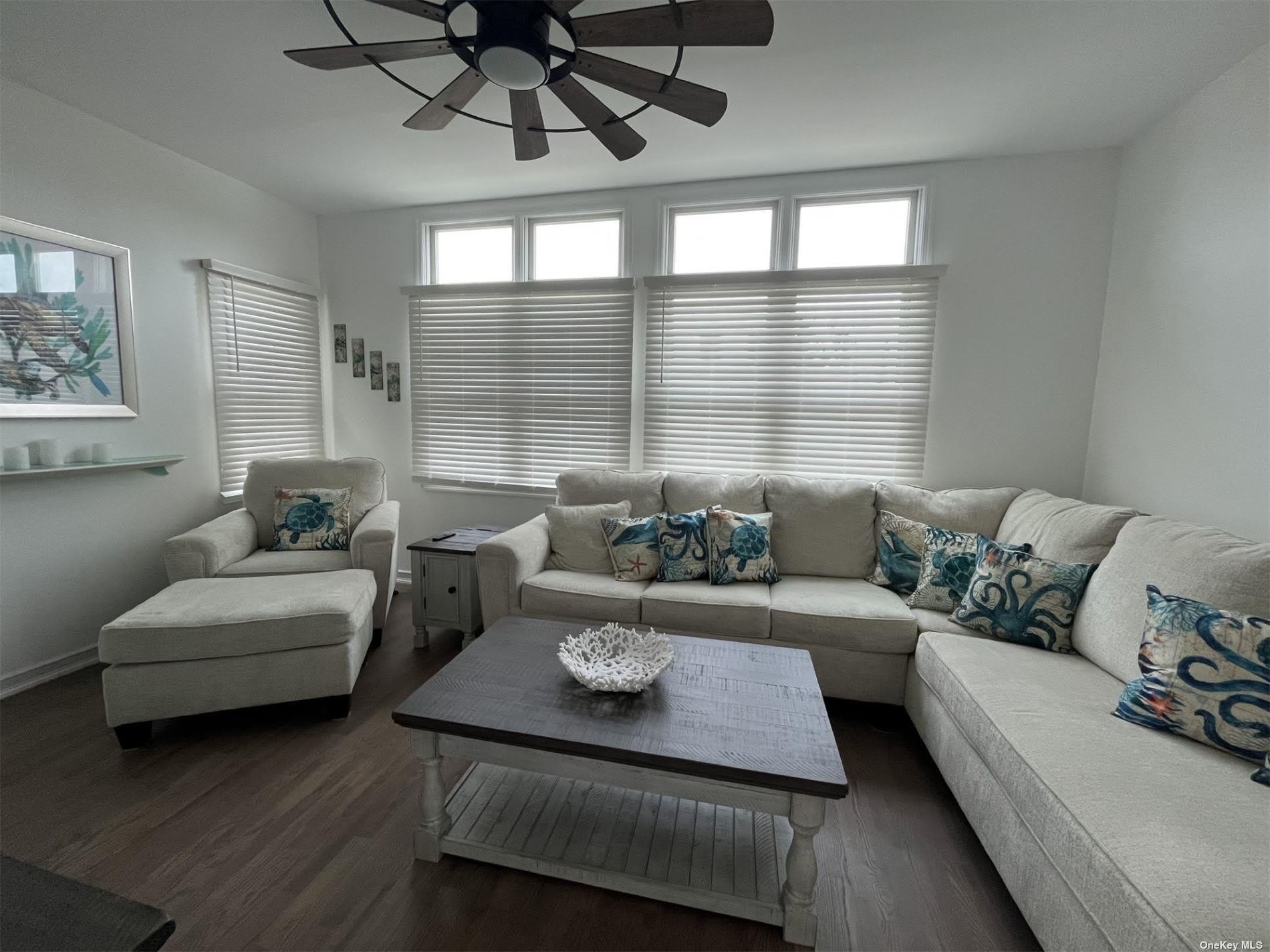 24 Bungalow Walk – photo 3