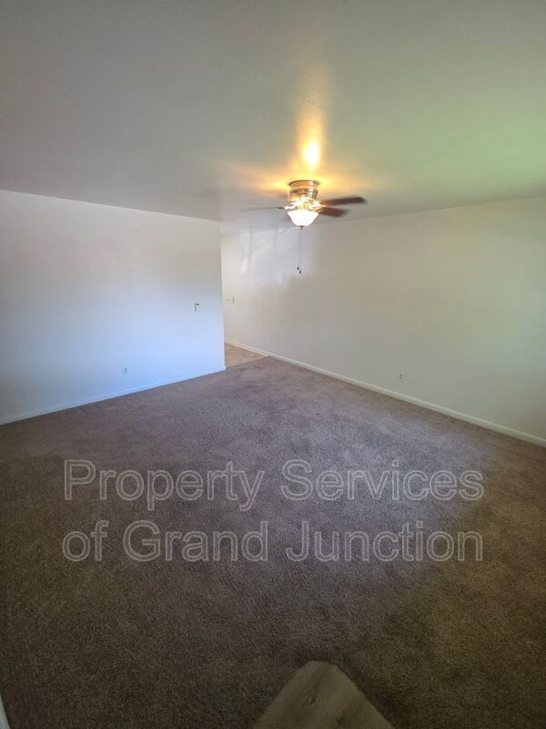 1362 Elm Avenue – photo 2