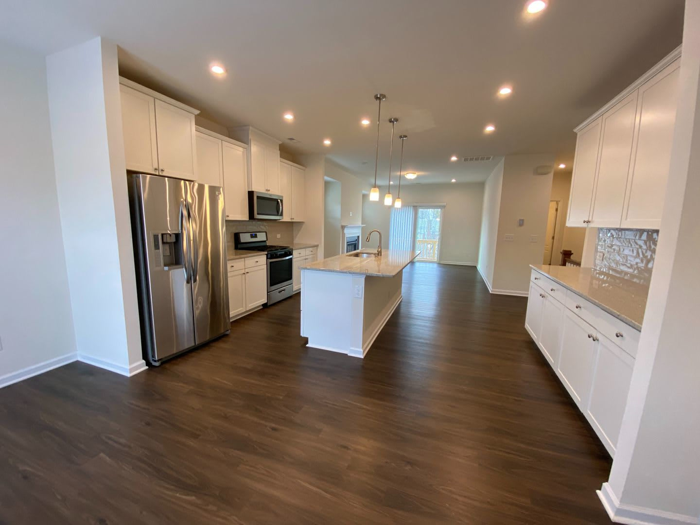 Room In 4 Bedroom Townhome At Mahal Ave – photo 3